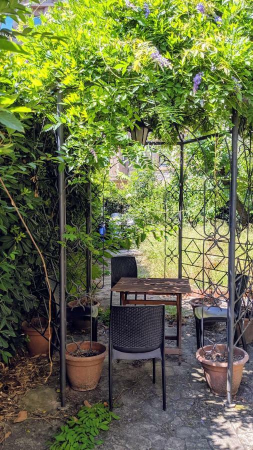 Apartment Un Giardino A Due Passi Dal Mare La Spezia